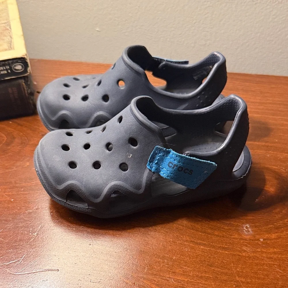 CROCS Kids' Dark Blue Sandals Size 7 2/$20